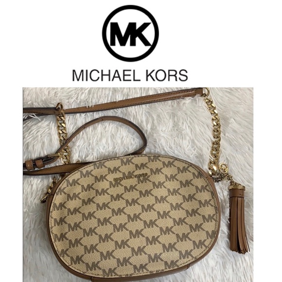 Michael Kors Handbags - Micheal Kors Ginny Medium Messenger Crossbody bag